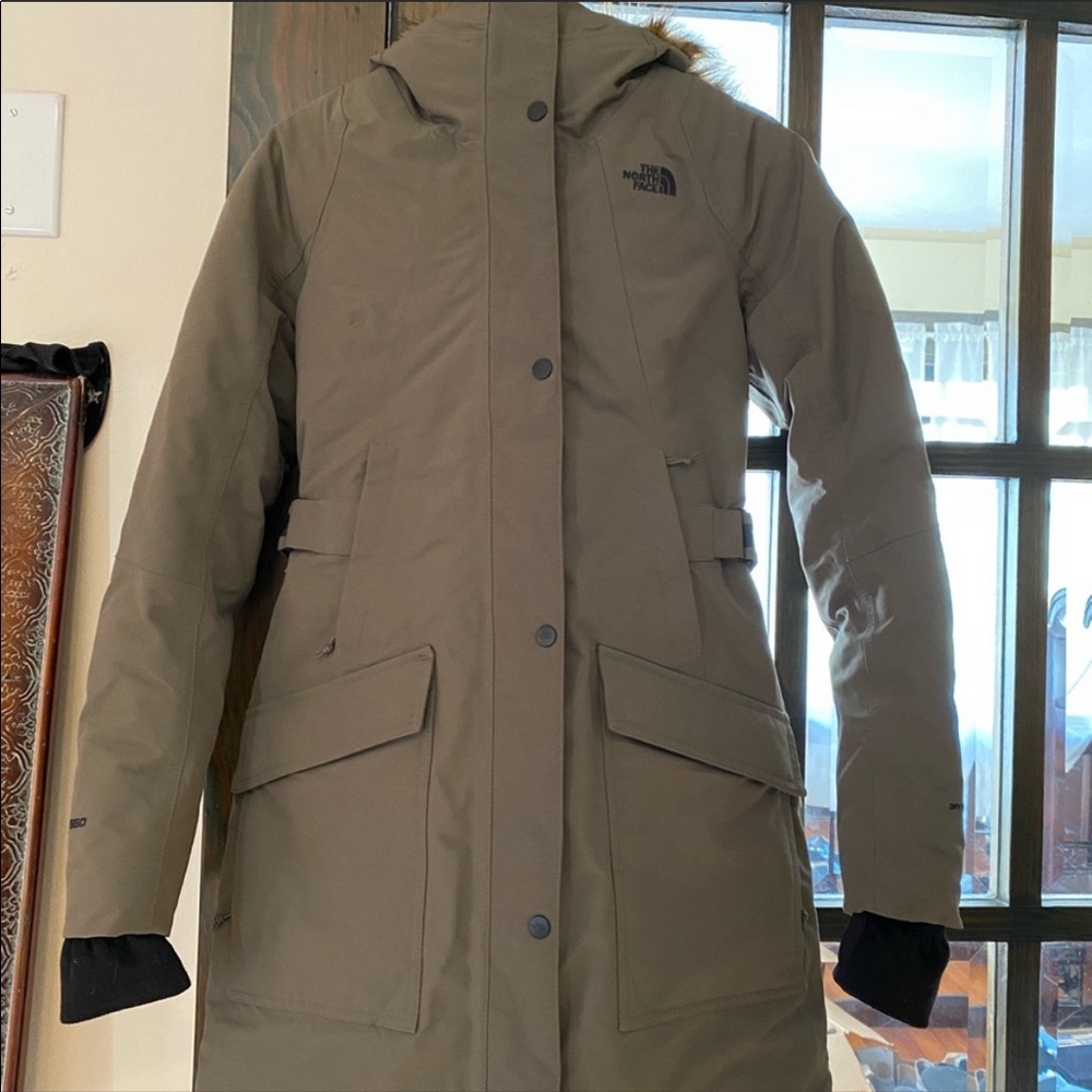 Northface outerboroughs Parka XS New Taupe